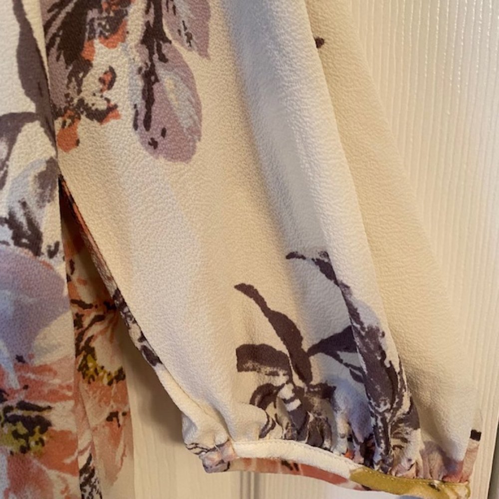 Floral and Lace Cold Shoulder Blouse - Picture 4 of 6